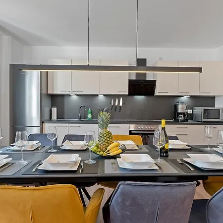 Apartment Golden With Barbecue, Yoga, Football Table