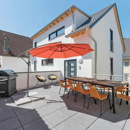 Apartment Goldenhome - Comfy&big - Footballtable - Barbecueterrace - Naehe Autobahn, Therme, Stadion *