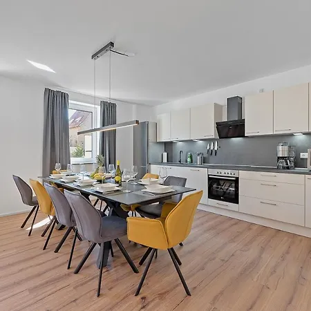 Apartment Goldenhome - Comfy&big - Footballtable - Barbecueterrace - Naehe Autobahn, Therme, Stadion