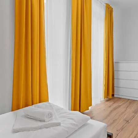 Apartment Goldenhome - Comfy&big - Footballtable - Barbecueterrace - Naehe Autobahn, Therme, Stadion *