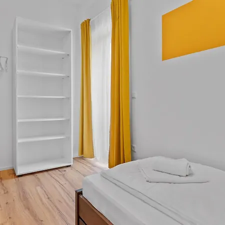 Golden With Barbecue, Yoga, Football Table * Sinsheim