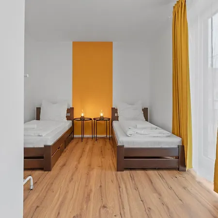 Apartment Goldenhome - Comfy&big - Footballtable - Barbecueterrace - Naehe Autobahn, Therme, Stadion *