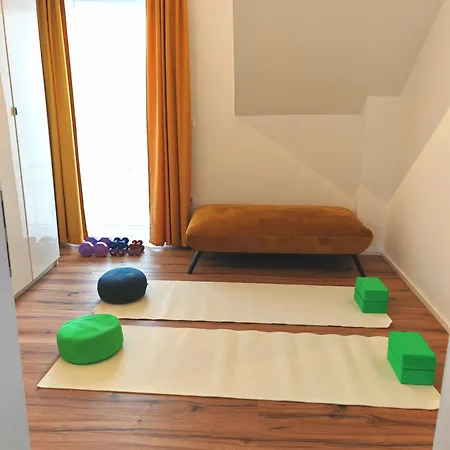 Golden With Barbecue, Yoga, Football Table Apartment *